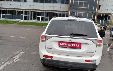 Mitsubishi Outlander III рестайлинг 3, 2013 год, 1 580 000 рублей, 2 фотография