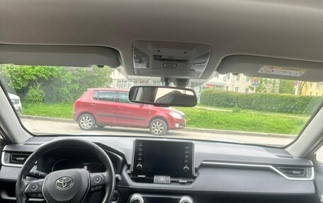Toyota RAV4, 2021 год, 3 900 000 рублей, 2 фотография