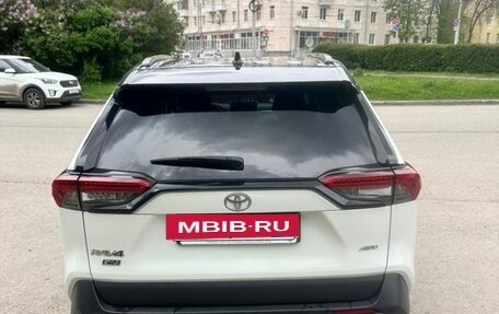 Toyota RAV4, 2021 год, 3 900 000 рублей, 4 фотография