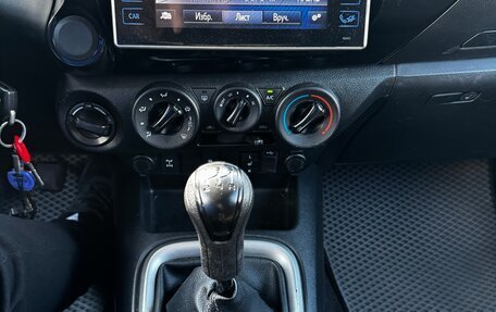 Toyota Hilux VIII, 2015 год, 2 198 000 рублей, 6 фотография
