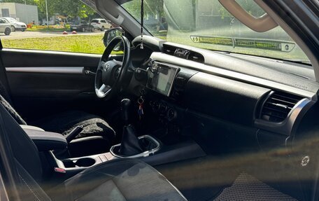Toyota Hilux VIII, 2015 год, 2 198 000 рублей, 11 фотография