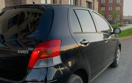 Toyota Yaris III рестайлинг, 2010 год, 750 000 рублей, 3 фотография
