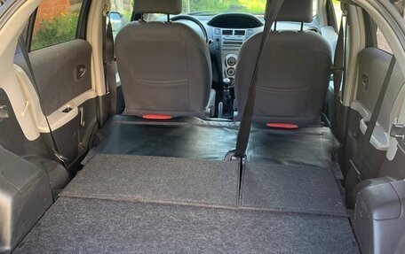 Toyota Yaris III рестайлинг, 2010 год, 750 000 рублей, 10 фотография