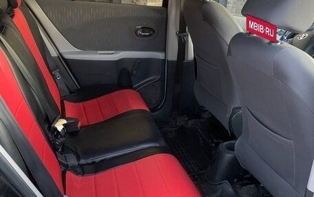 Toyota Yaris III рестайлинг, 2010 год, 750 000 рублей, 4 фотография