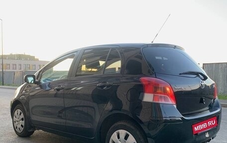 Toyota Yaris III рестайлинг, 2010 год, 750 000 рублей, 7 фотография