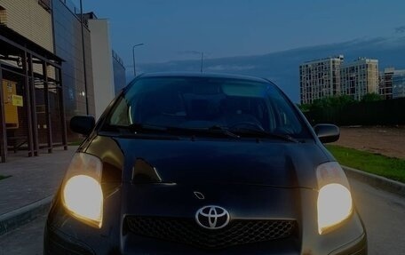 Toyota Yaris III рестайлинг, 2010 год, 750 000 рублей, 16 фотография