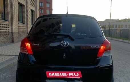 Toyota Yaris III рестайлинг, 2010 год, 750 000 рублей, 18 фотография