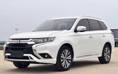 Mitsubishi Outlander III рестайлинг 3, 2021 год, 2 500 000 рублей, 1 фотография