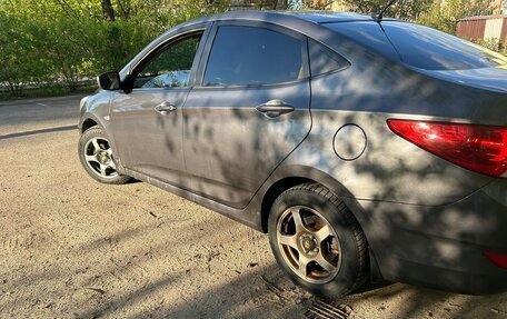 Hyundai Solaris II рестайлинг, 2011 год, 650 000 рублей, 6 фотография
