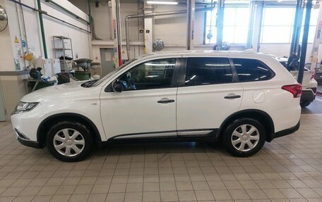 Mitsubishi Outlander III рестайлинг 3, 2018 год, 1 697 000 рублей, 4 фотография