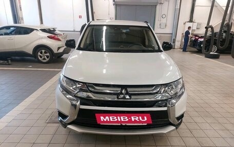 Mitsubishi Outlander III рестайлинг 3, 2018 год, 1 697 000 рублей, 2 фотография