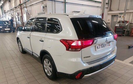 Mitsubishi Outlander III рестайлинг 3, 2018 год, 1 697 000 рублей, 10 фотография