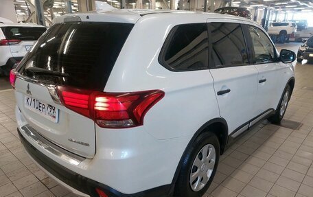 Mitsubishi Outlander III рестайлинг 3, 2018 год, 1 697 000 рублей, 14 фотография