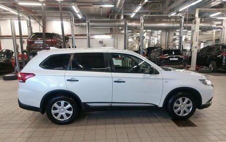 Mitsubishi Outlander III рестайлинг 3, 2018 год, 1 697 000 рублей, 16 фотография