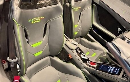Lamborghini Huracán, 2020 год, 31 000 000 рублей, 12 фотография