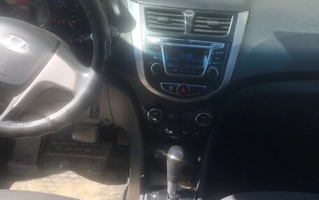 Hyundai Solaris II рестайлинг, 2016 год, 580 000 рублей, 2 фотография