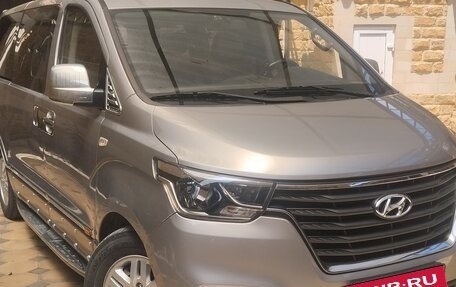 Hyundai Grand Starex Grand Starex I рестайлинг 2, 2020 год, 3 850 000 рублей, 2 фотография