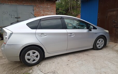 Toyota Prius, 2011 год, 990 000 рублей, 2 фотография