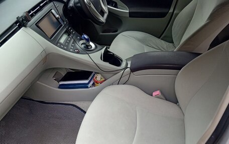 Toyota Prius, 2011 год, 990 000 рублей, 14 фотография