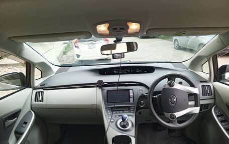 Toyota Prius, 2011 год, 990 000 рублей, 11 фотография