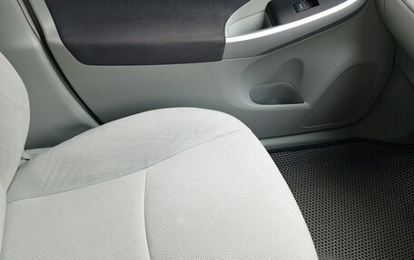 Toyota Prius, 2011 год, 990 000 рублей, 15 фотография