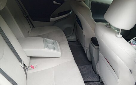 Toyota Prius, 2011 год, 990 000 рублей, 17 фотография