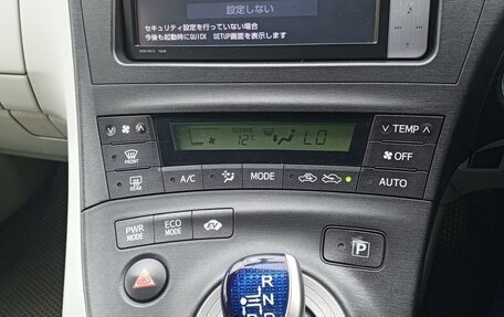 Toyota Prius, 2011 год, 990 000 рублей, 21 фотография