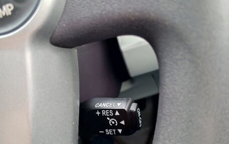 Toyota Prius, 2011 год, 990 000 рублей, 18 фотография