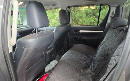 Toyota Hilux VIII, 2015 год, 3 900 000 рублей, 8 фотография