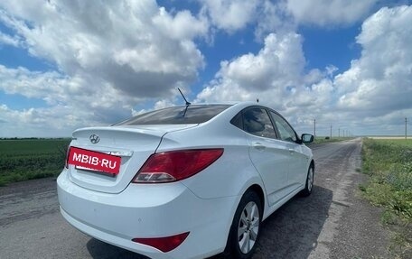Hyundai Solaris II рестайлинг, 2016 год, 950 000 рублей, 3 фотография