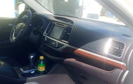 Toyota Highlander III, 2015 год, 2 300 000 рублей, 2 фотография