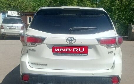 Toyota Highlander III, 2015 год, 2 300 000 рублей, 3 фотография