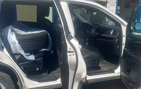 Toyota Highlander III, 2015 год, 2 300 000 рублей, 15 фотография