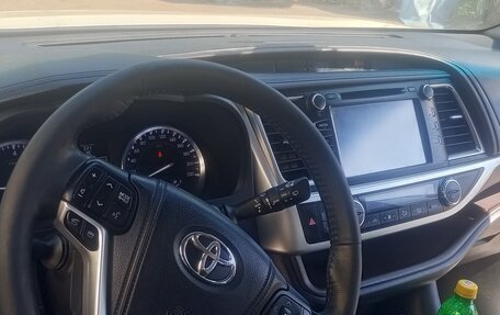 Toyota Highlander III, 2015 год, 2 300 000 рублей, 10 фотография