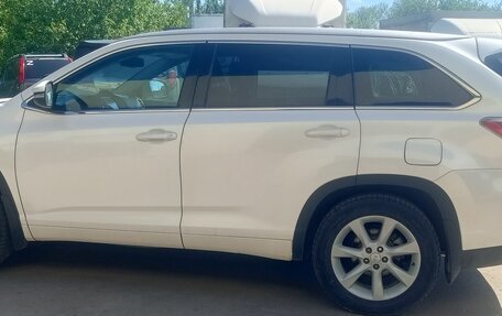 Toyota Highlander III, 2015 год, 2 300 000 рублей, 18 фотография