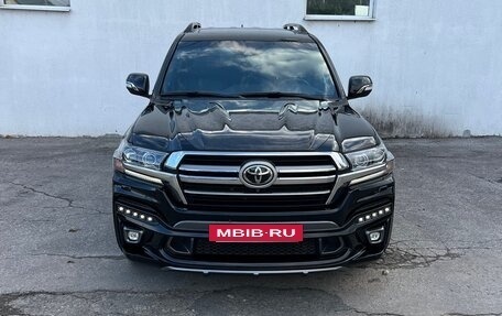 Toyota Land Cruiser 200, 2019 год, 8 000 000 рублей, 2 фотография