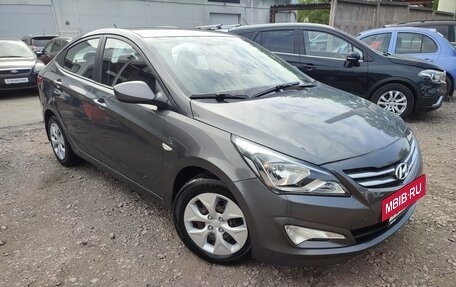 Hyundai Solaris II рестайлинг, 2015 год, 920 000 рублей, 2 фотография