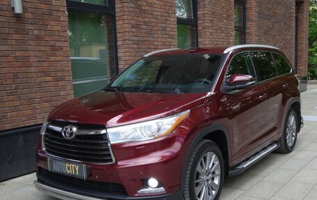 Toyota Highlander III, 2014 год, 2 800 000 рублей, 2 фотография