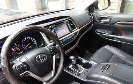 Toyota Highlander III, 2014 год, 2 800 000 рублей, 21 фотография