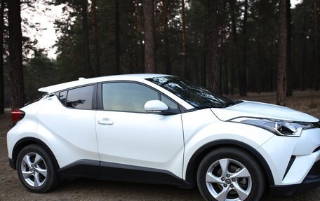 Toyota C-HR I рестайлинг, 2019 год, 1 750 000 рублей, 1 фотография