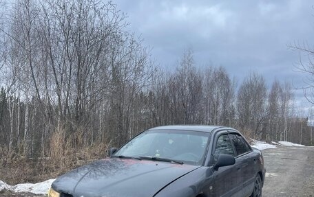 Mitsubishi Carisma I, 2001 год, 135 000 рублей, 1 фотография
