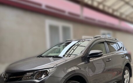 Toyota RAV4, 2013 год, 2 000 000 рублей, 2 фотография