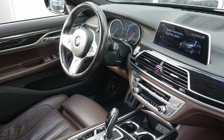 BMW 7 серия, 2018 год, 3 550 000 рублей, 2 фотография