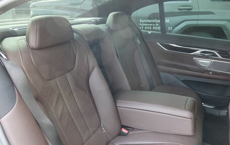 BMW 7 серия, 2018 год, 3 550 000 рублей, 19 фотография