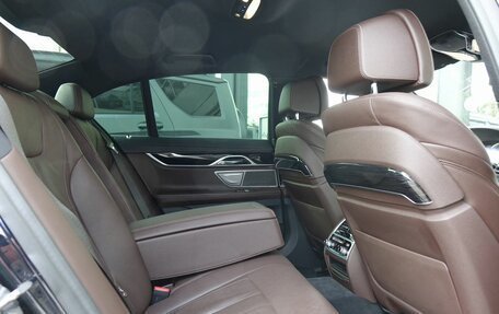 BMW 7 серия, 2018 год, 3 550 000 рублей, 18 фотография