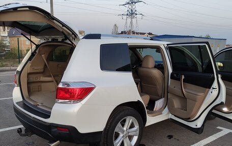 Toyota Highlander III, 2012 год, 2 500 000 рублей, 21 фотография