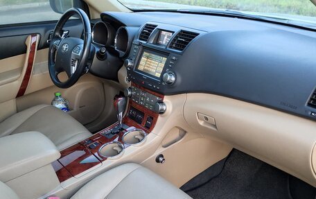 Toyota Highlander III, 2012 год, 2 500 000 рублей, 23 фотография
