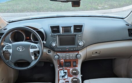 Toyota Highlander III, 2012 год, 2 500 000 рублей, 24 фотография