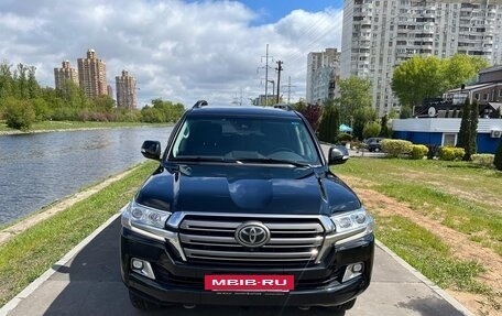 Toyota Land Cruiser 200, 2019 год, 6 100 000 рублей, 2 фотография