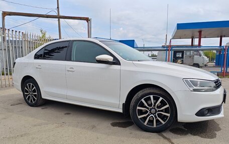 Volkswagen Jetta VI, 2013 год, 1 250 000 рублей, 2 фотография